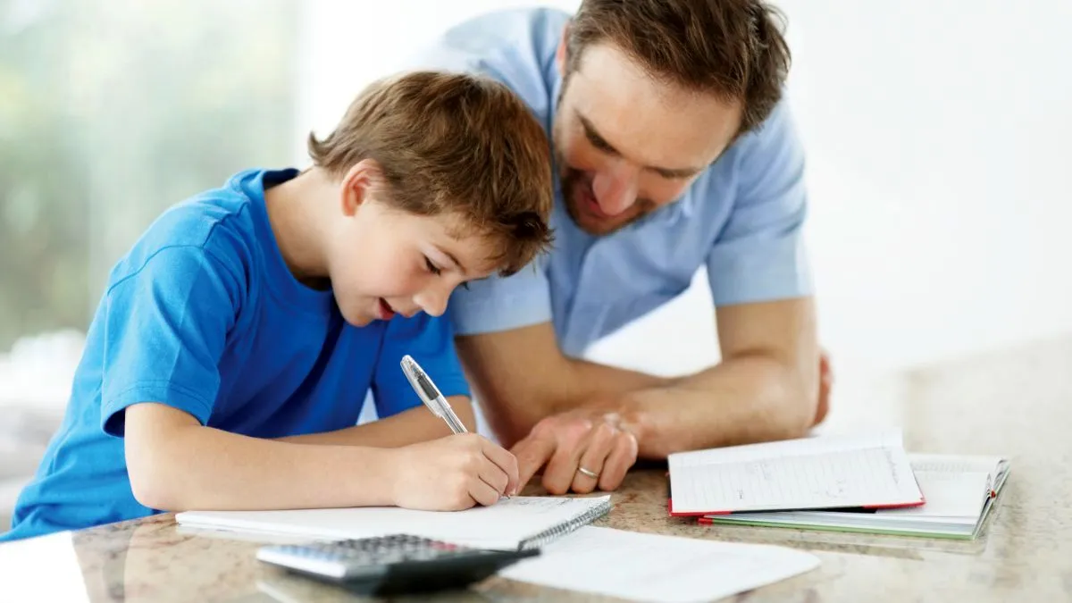 تشویق کردن باعث پررویی کودک می شود؟ + فیلم
