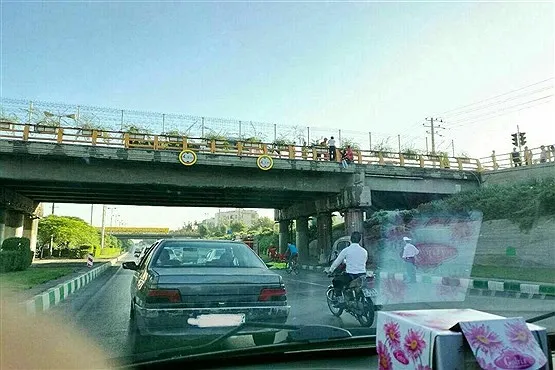 خودکشی‌ نافرجام از‌ روی پل‌ استقلال‌ مشهد+ تصویر