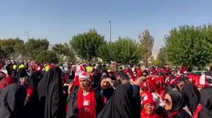 اشک ذوق دختر پرسپولیسی در ورزشگاه + فیلم
