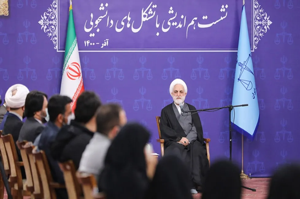 فقط در بلندگو نمی‌گویم من را نقد کنید / این تعداد زندانی، زیبنده نیست