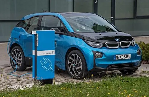 BMW I۳ در راه ایران/ ب‌ام‌و  به سفارش ایران خودرو تولید می‌کند