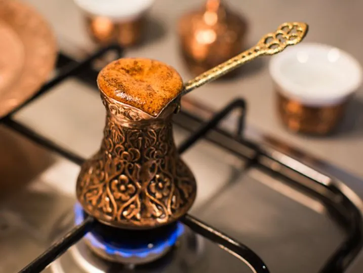 چطور قهوه ترک را خامه دار درست کنیم؟ + فیلم