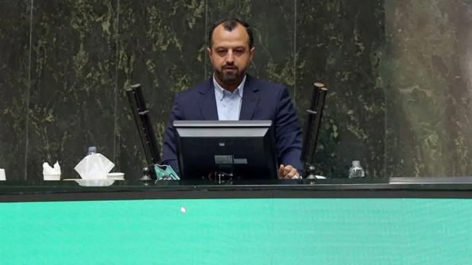 مهلت قانونی ۳۵۰۰ مجوز گذشته اما مجوزی صادر نشده است