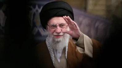 هدیه-ارزشمند-رهبر-انقلاب-به-خواننده-لبنانی-فیلم