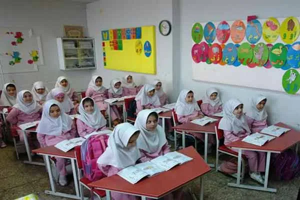 درآمد‌زایی مدارس با کاغذ بازی