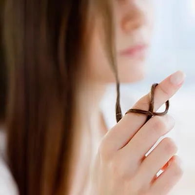 این ۹ اشتباه موهای شما را به سرعت چرب می‌کند!