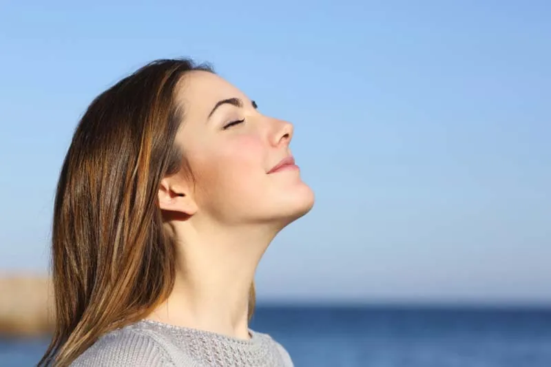 ۴ تکنیک تنفسی برای تجربه آرامش + عکس