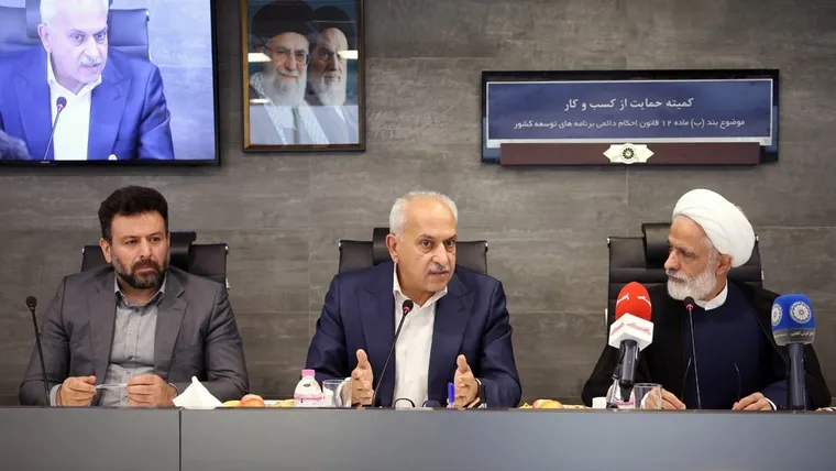 عوارض ۱۰ درصدی حمل دریایی متوقف شد | فهرست مشمولان باید به تصویب هیات وزیران برسد